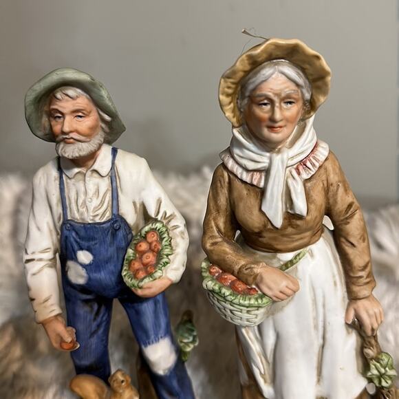 Vintage Honco Man and Woman Farmer Signed Figurines #1409 - Picture 2 of 8